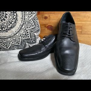 🛑 SOLD 🛑 Ecco Oxford Dress Shoe Black